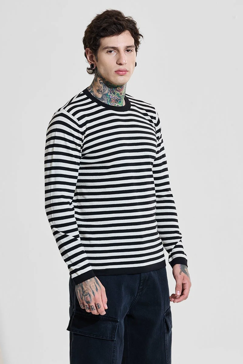 سنيتش تيشيرت ضيق مخطط باللون الأسود